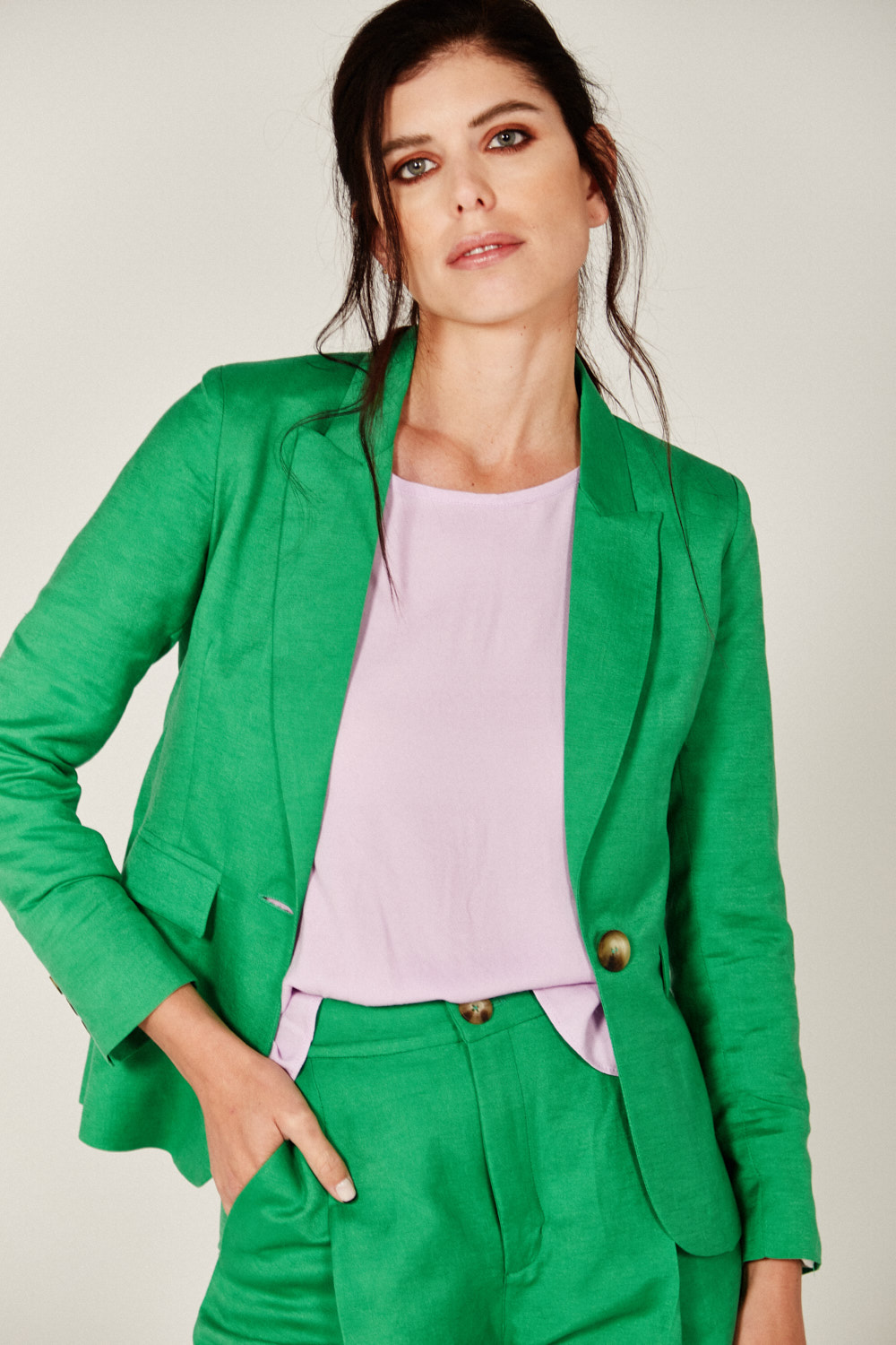 outfit blazer verde menta mujer